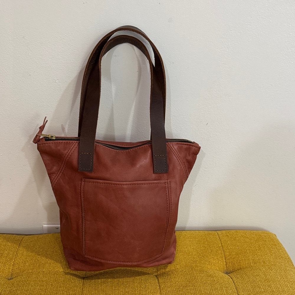 Chic Leather Tote in Rich Brown